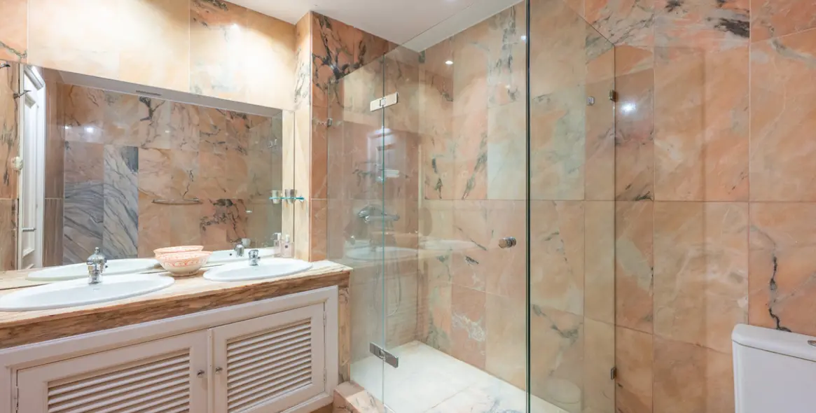 Sale of penthouse duplex in Nueva Andalucía 41
