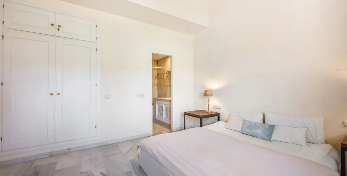 Sale of penthouse duplex in Nueva Andalucía 46