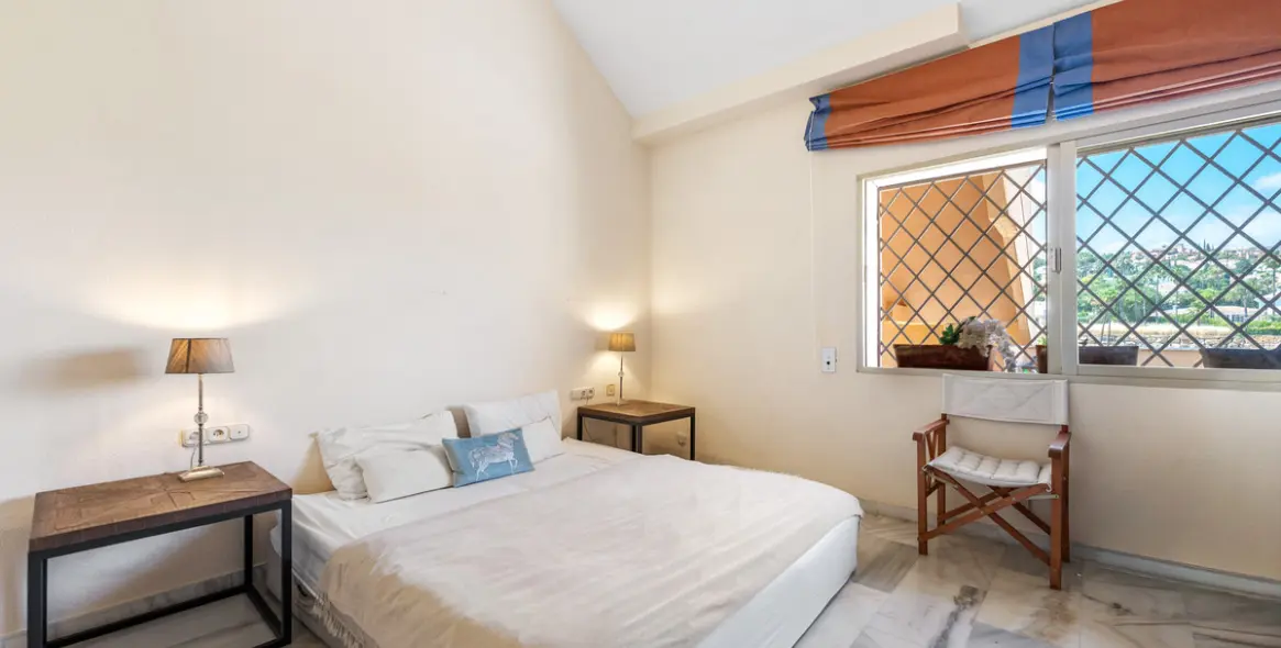 Sale of penthouse duplex in Nueva Andalucía 47