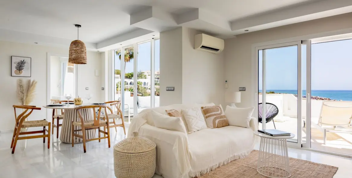 Sale of middle floor apartment in Estepona 1