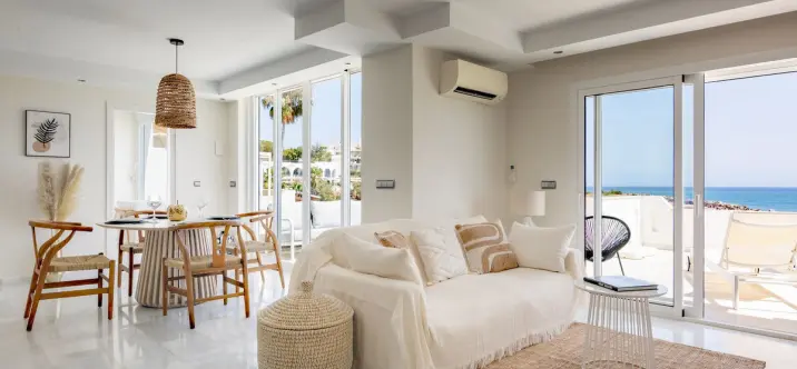 Sale of middle floor apartment in Estepona 0