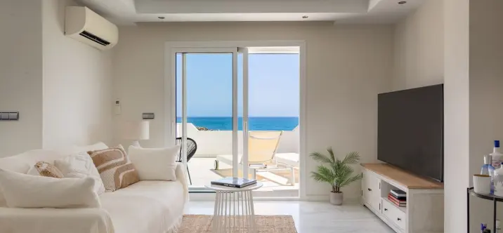 Sale of middle floor apartment in Estepona 2