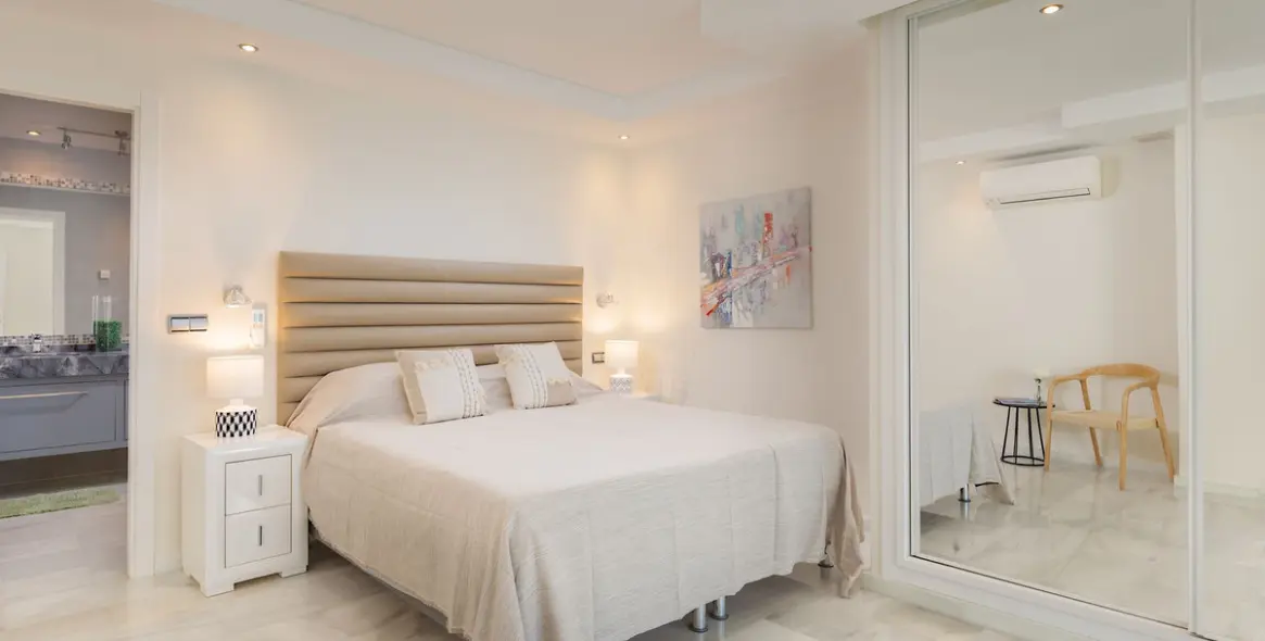 Sale of middle floor apartment in Estepona 6