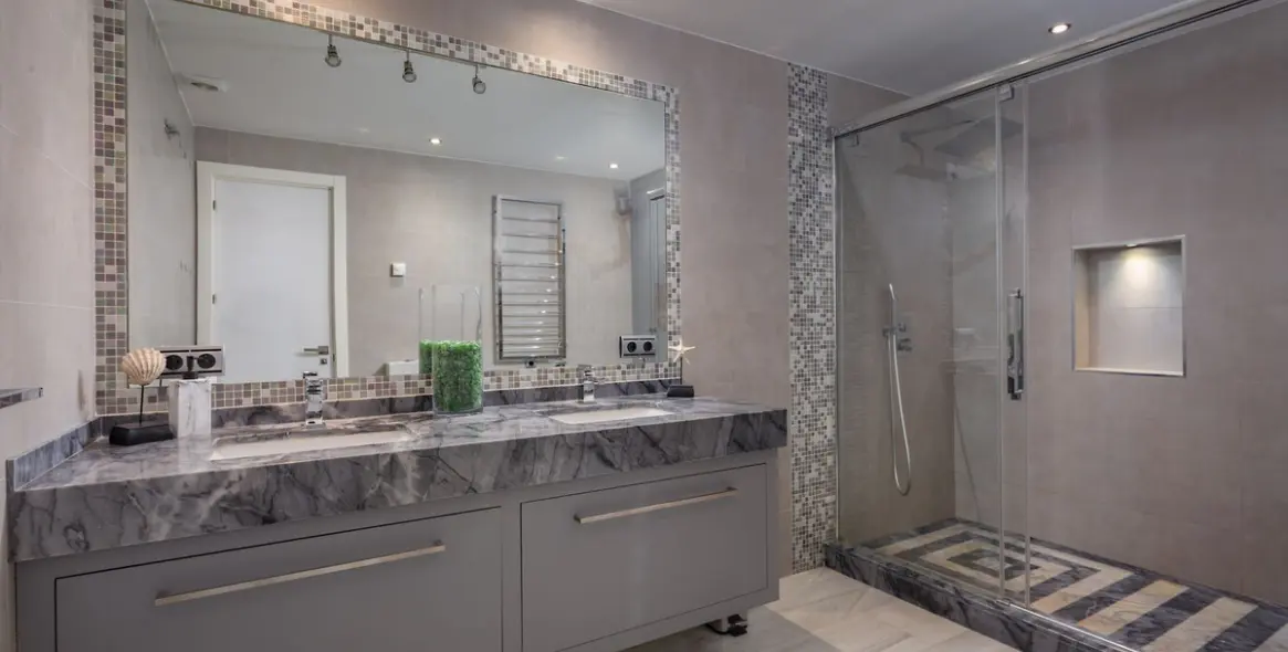 Sale of middle floor apartment in Estepona 8