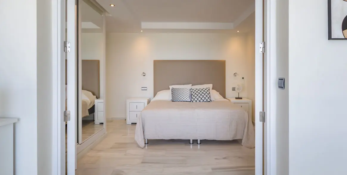 Sale of middle floor apartment in Estepona 9