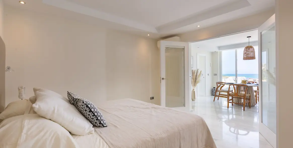 Sale of middle floor apartment in Estepona 10