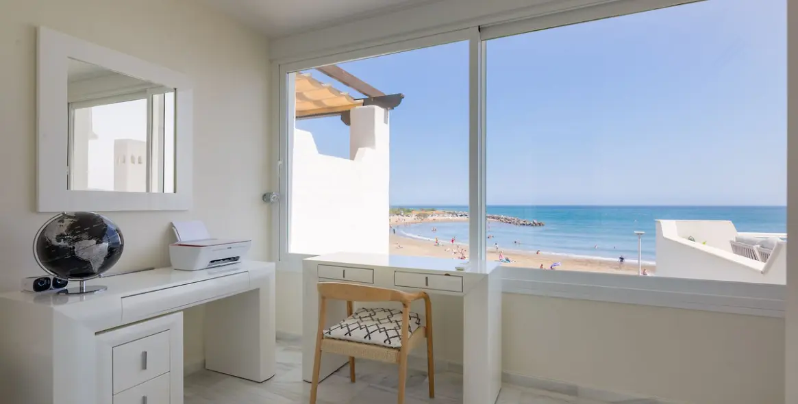 Sale of middle floor apartment in Estepona 12