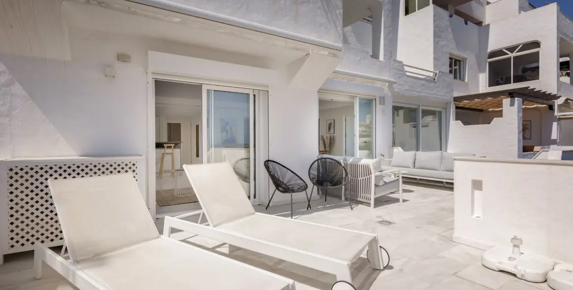 Sale of middle floor apartment in Estepona 16