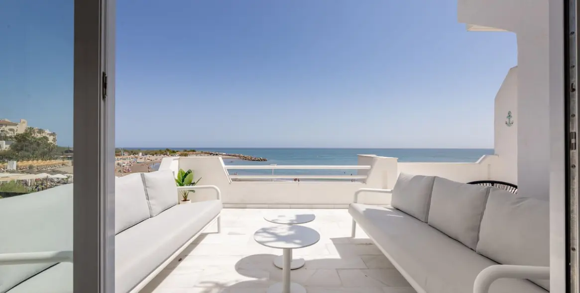 Sale of middle floor apartment in Estepona 17