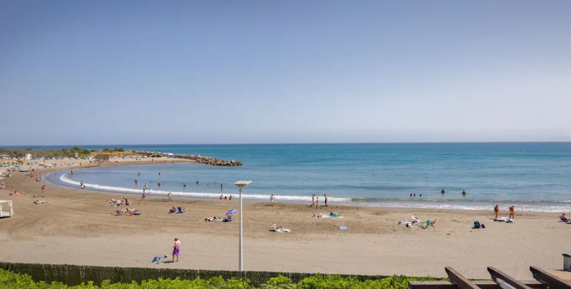 Sale of middle floor apartment in Estepona 18