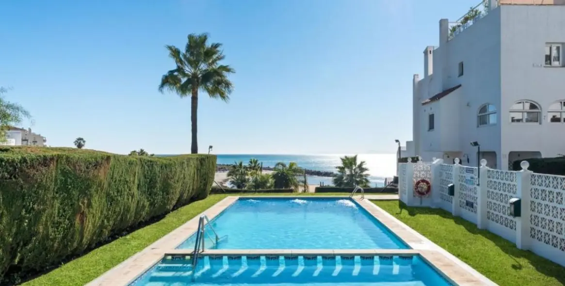 Sale of middle floor apartment in Estepona 20