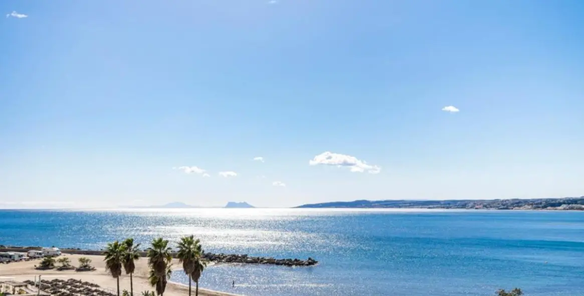Sale of middle floor apartment in Estepona 21