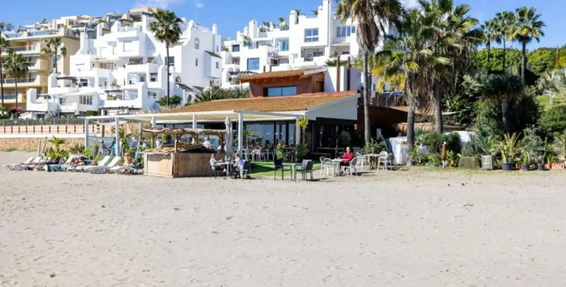 Sale of middle floor apartment in Estepona 23