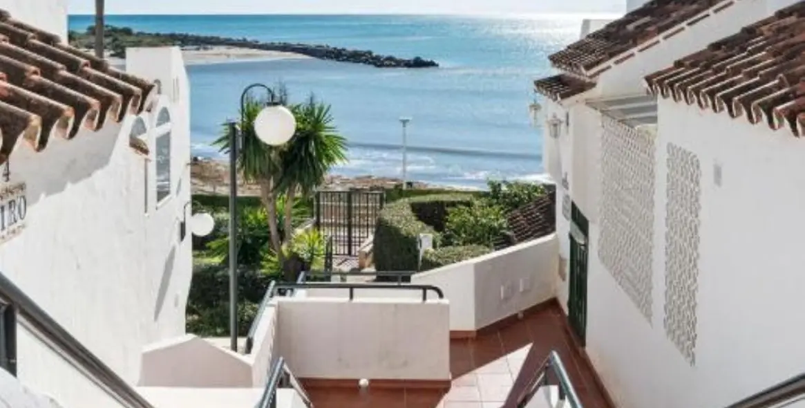 Sale of middle floor apartment in Estepona 24