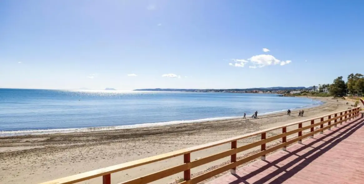 Sale of middle floor apartment in Estepona 26
