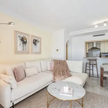 Sale of middle floor apartment in Puerto Banús