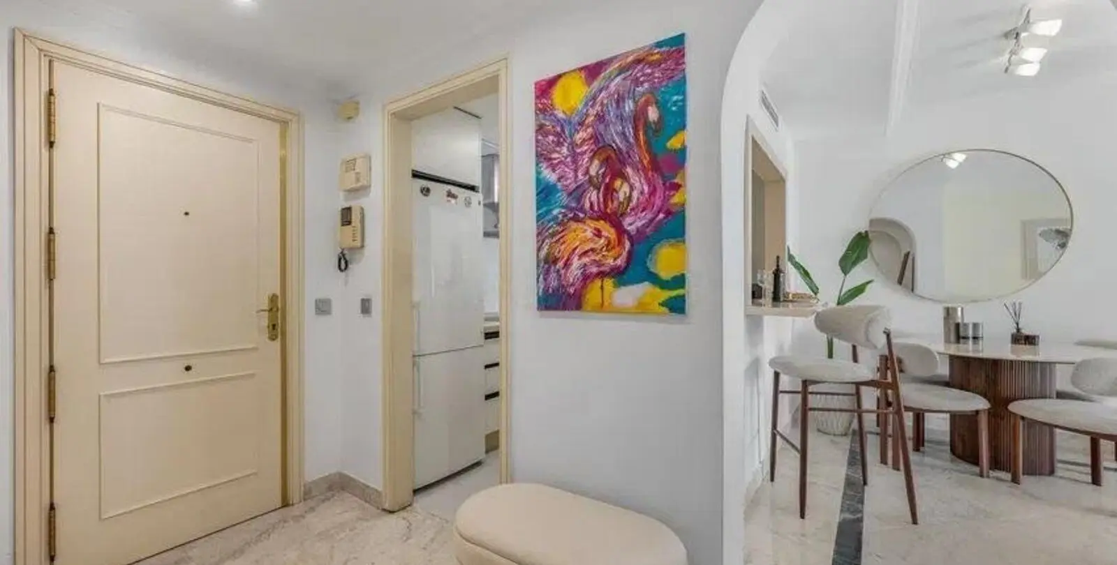 Sale of middle floor apartment in Puerto Banús 10