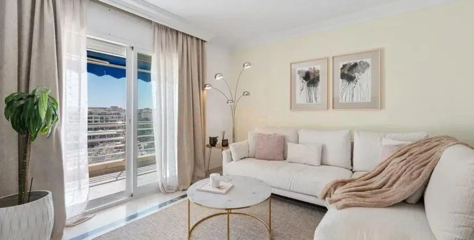 Sale of middle floor apartment in Puerto Banús 15