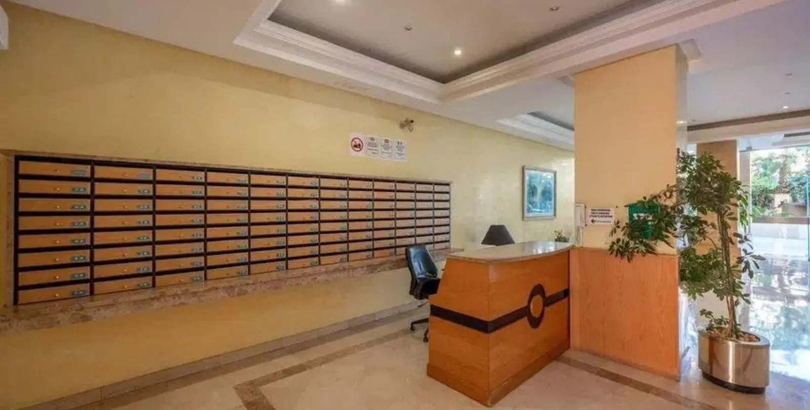 Sale of middle floor apartment in Puerto Banús 24