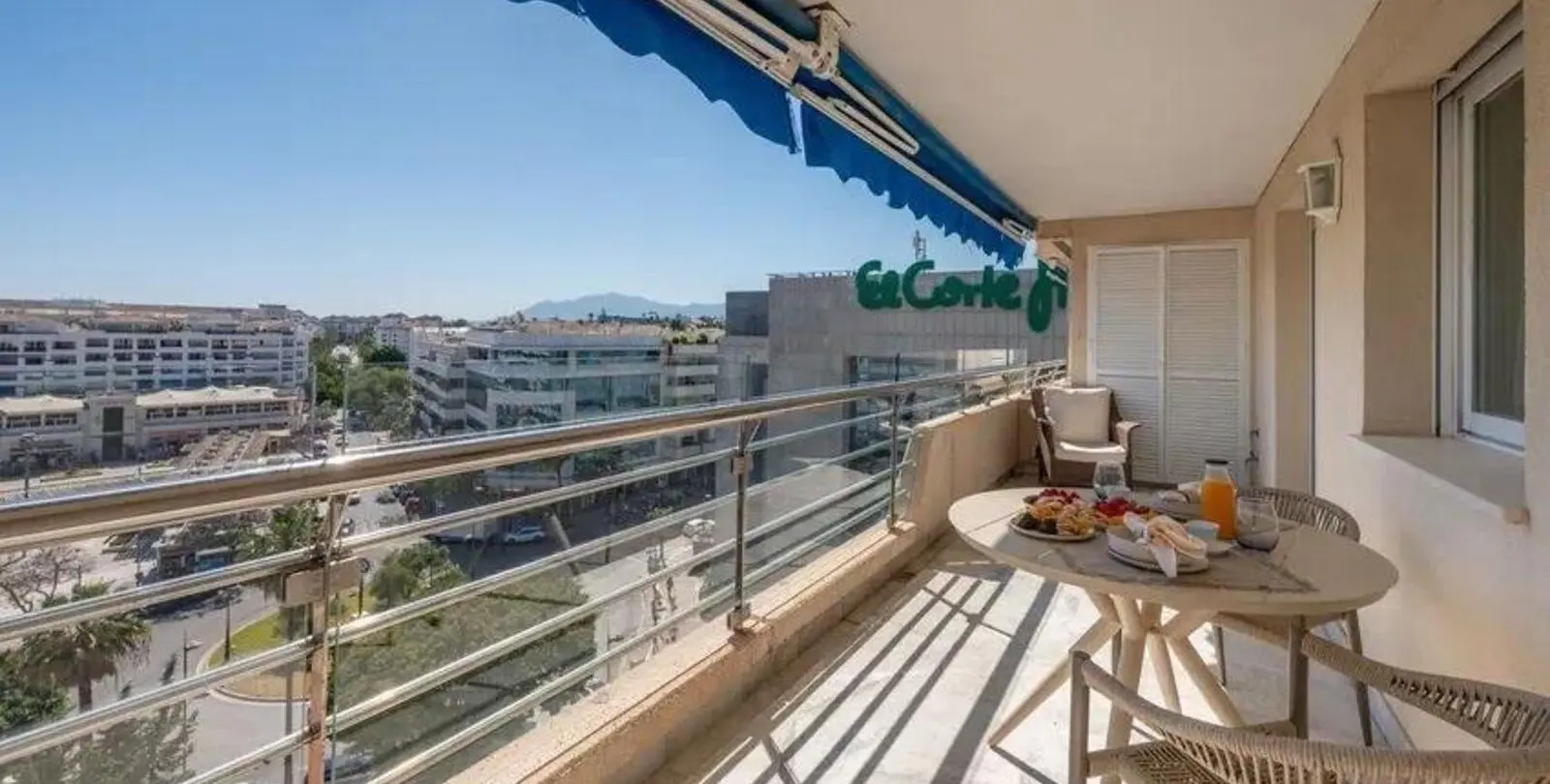 Sale of middle floor apartment in Puerto Banús 25