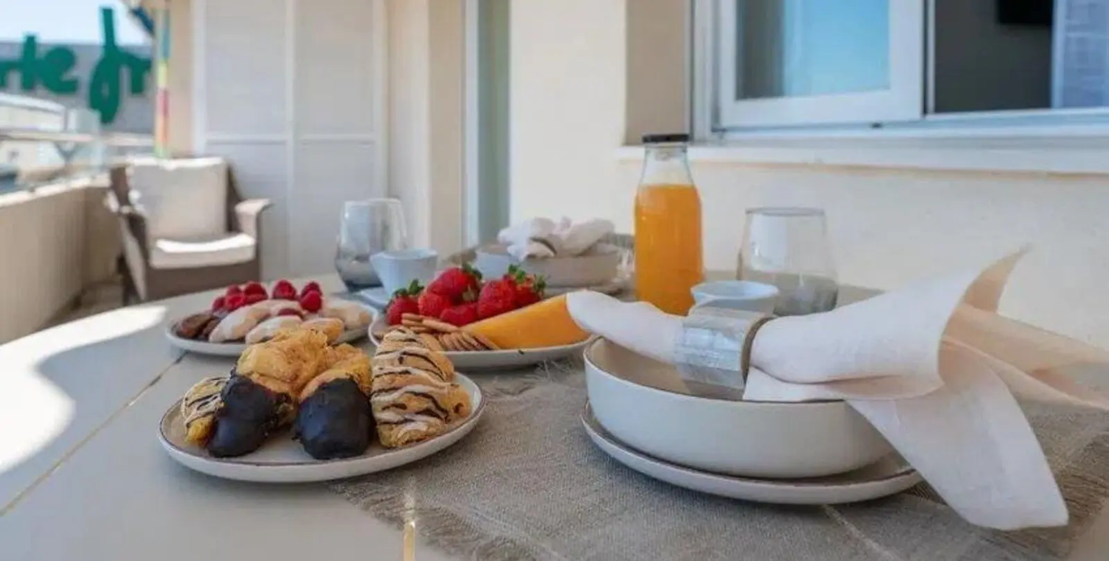 Sale of middle floor apartment in Puerto Banús 26