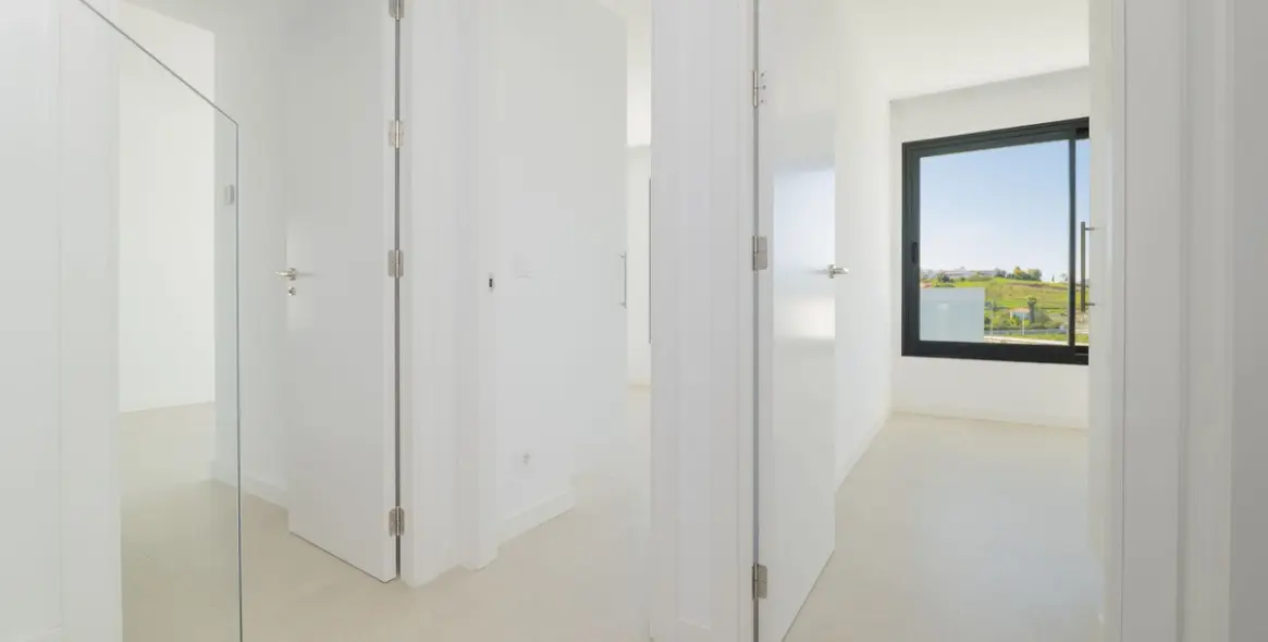 Sale of detached villa in Estepona 11