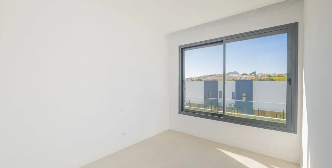Sale of detached villa in Estepona 12