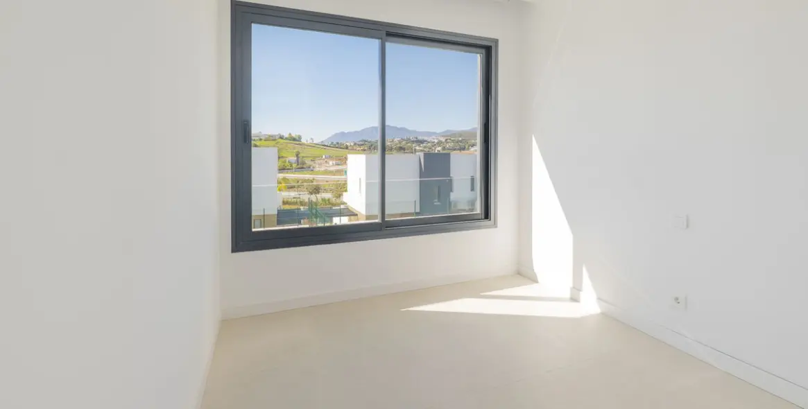 Sale of detached villa in Estepona 13
