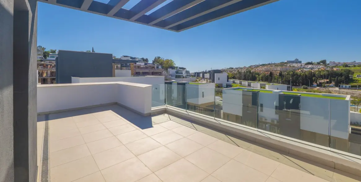 Sale of detached villa in Estepona 28