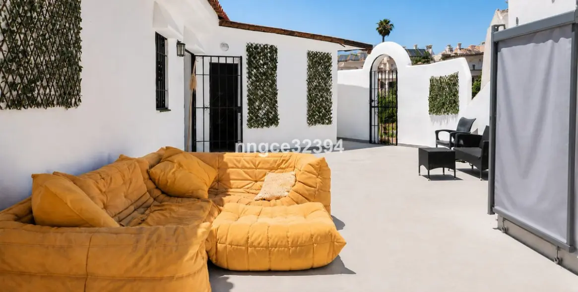 Sale of penthouse in New Golden Mile 4