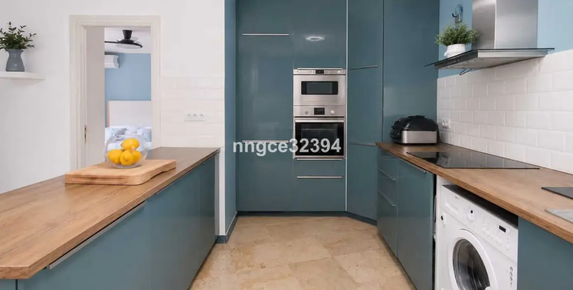 Sale of penthouse in New Golden Mile 13