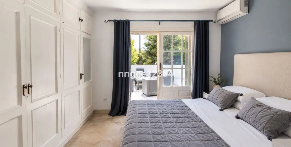 Sale of penthouse in New Golden Mile 14