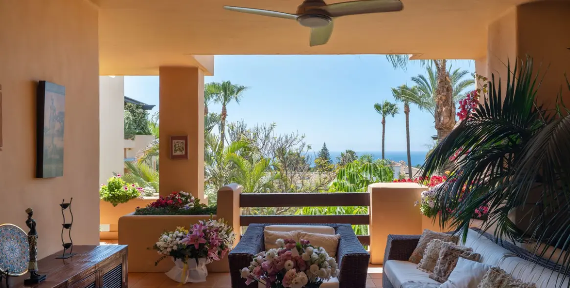 Venta de apartamento en planta media en Marbella 1
