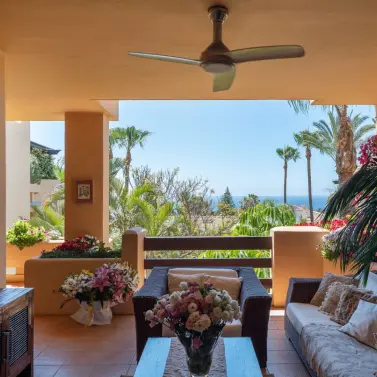 Venta de apartamento en planta media en Marbella