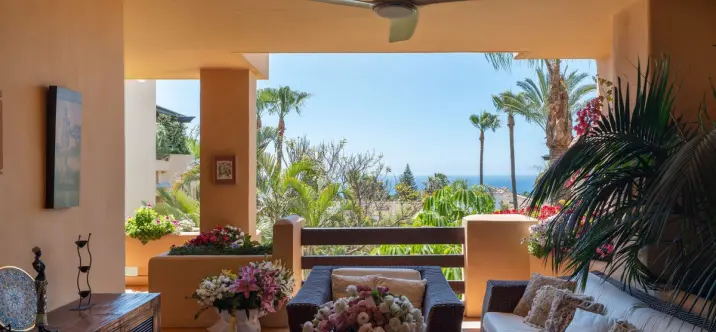 Venta de apartamento en planta media en Marbella 0