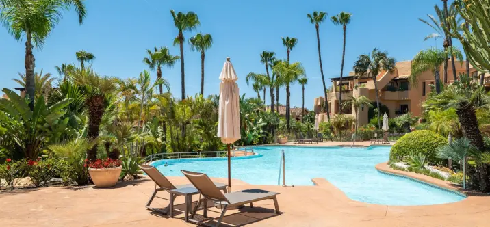 Venta de apartamento en planta media en Marbella 1