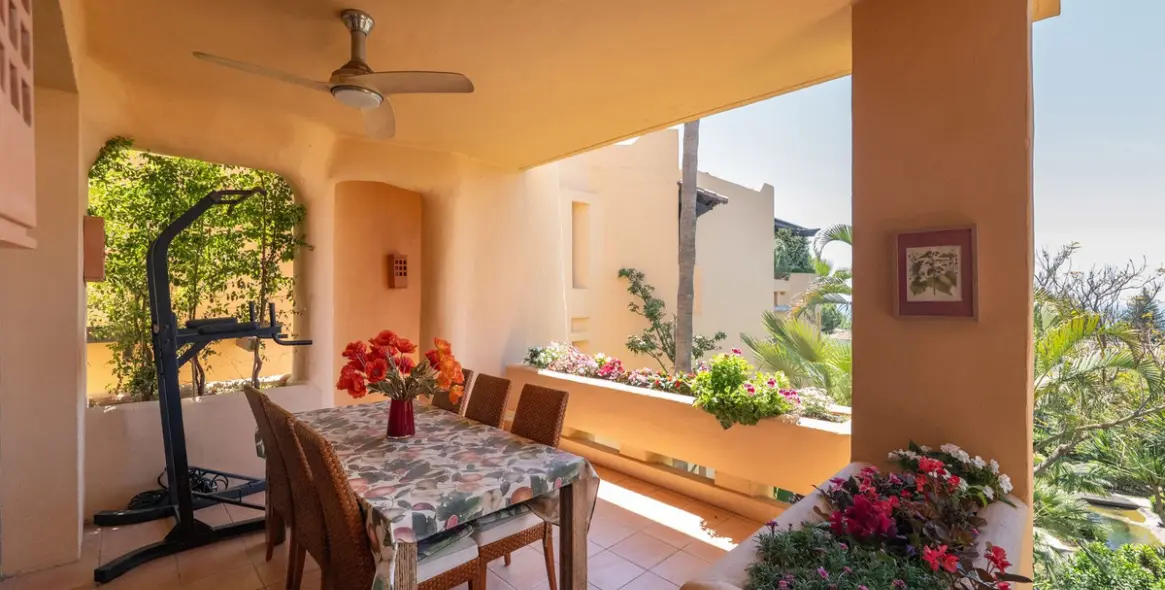 Venta de apartamento en planta media en Marbella 3