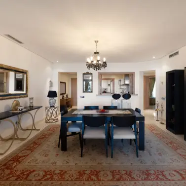 Venta de apartamento en planta media en Marbella
