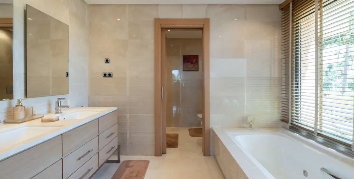 Venta de apartamento en planta media en Marbella 19