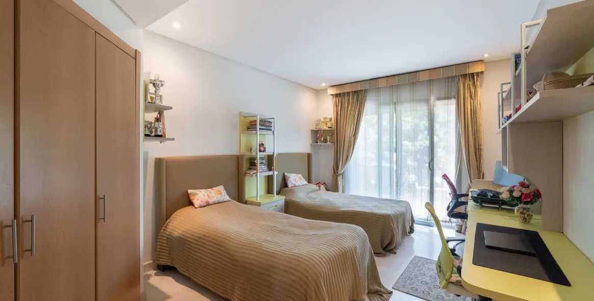 Venta de apartamento en planta media en Marbella 22