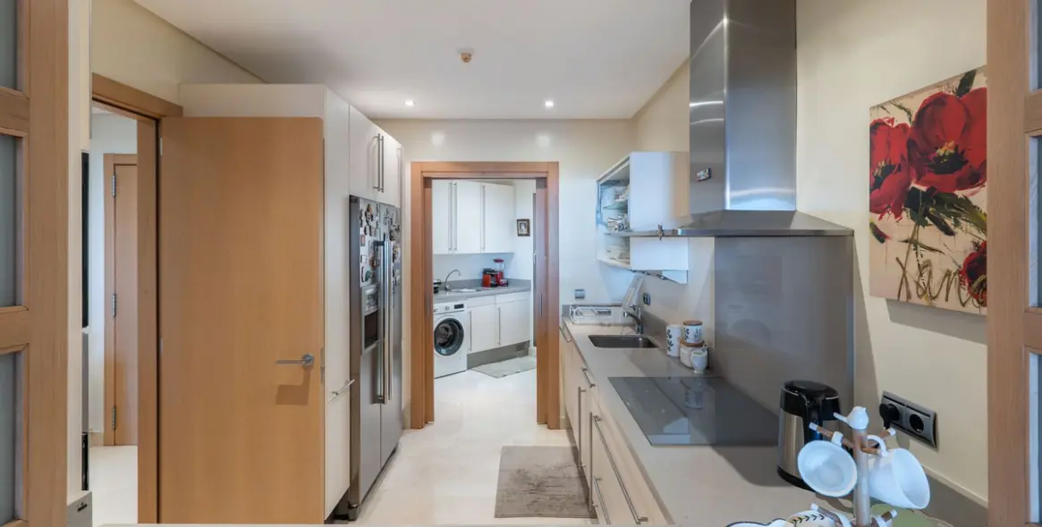 Venta de apartamento en planta media en Marbella 25