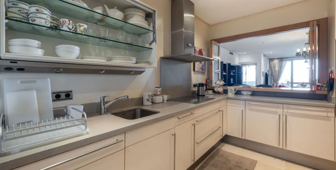 Venta de apartamento en planta media en Marbella 26