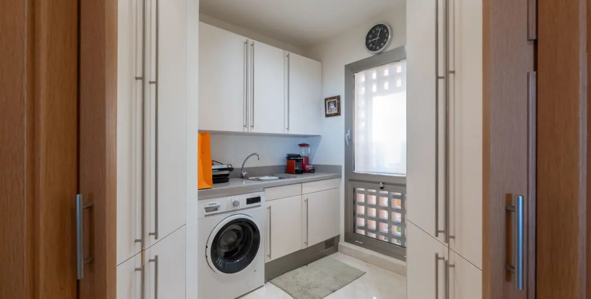 Venta de apartamento en planta media en Marbella 27