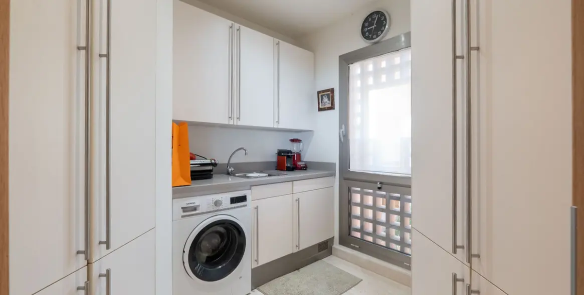 Venta de apartamento en planta media en Marbella 28