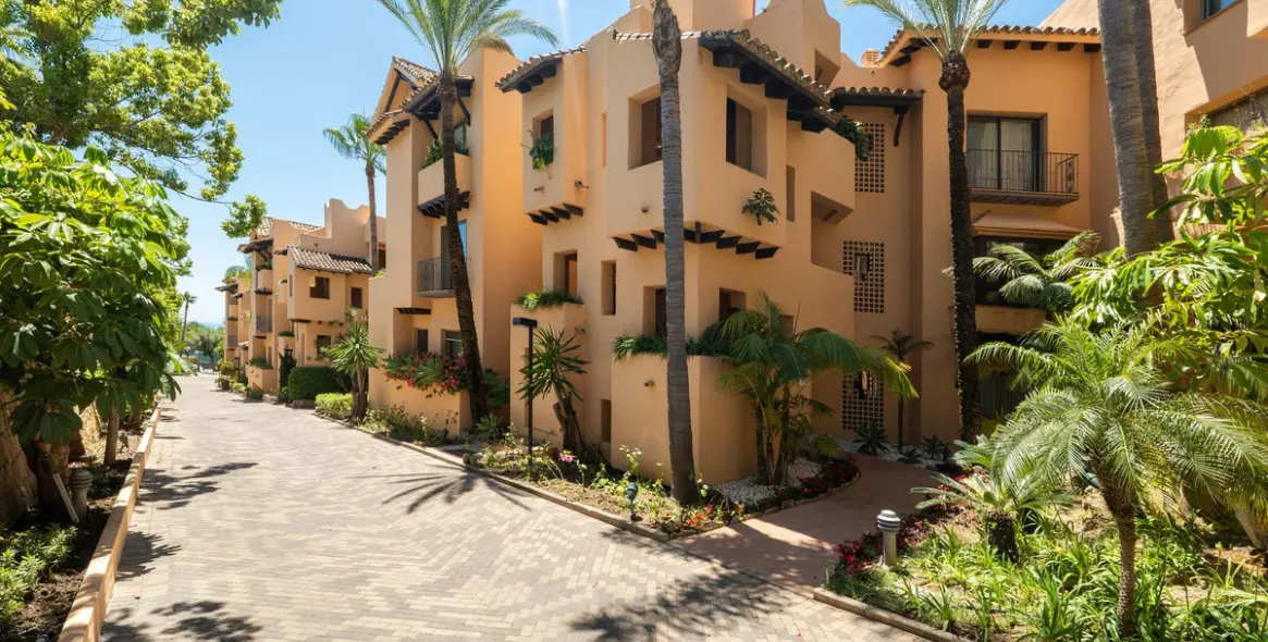 Venta de apartamento en planta media en Marbella 32