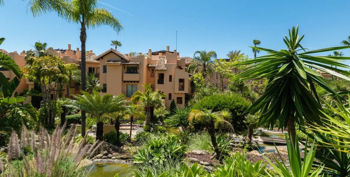 Venta de apartamento en planta media en Marbella 35