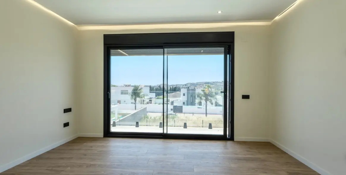 Venta de villa independiente en Sierrezuela 10