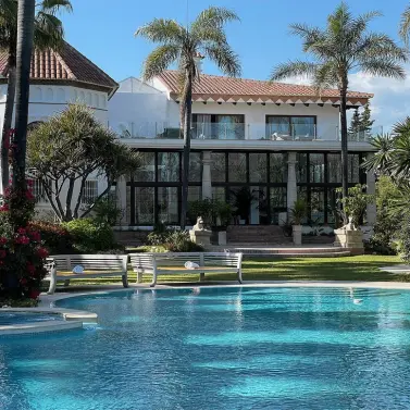 Venta de villa independiente en Nueva Andalucía