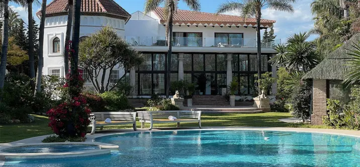 Venta de villa independiente en Nueva Andalucía 0