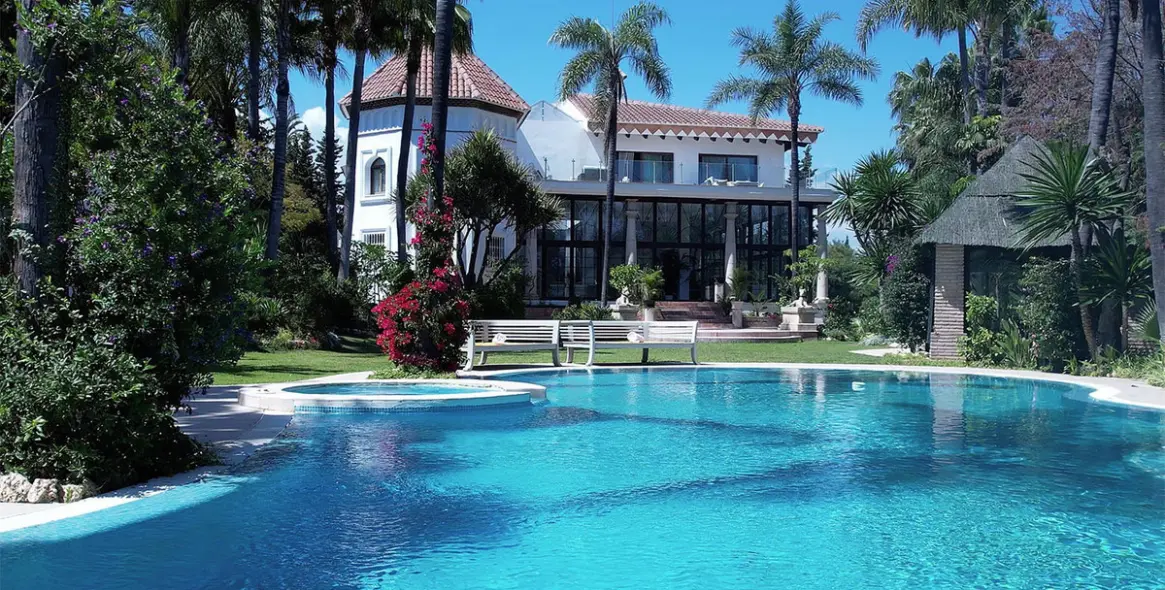 Venta de villa independiente en Nueva Andalucía 24